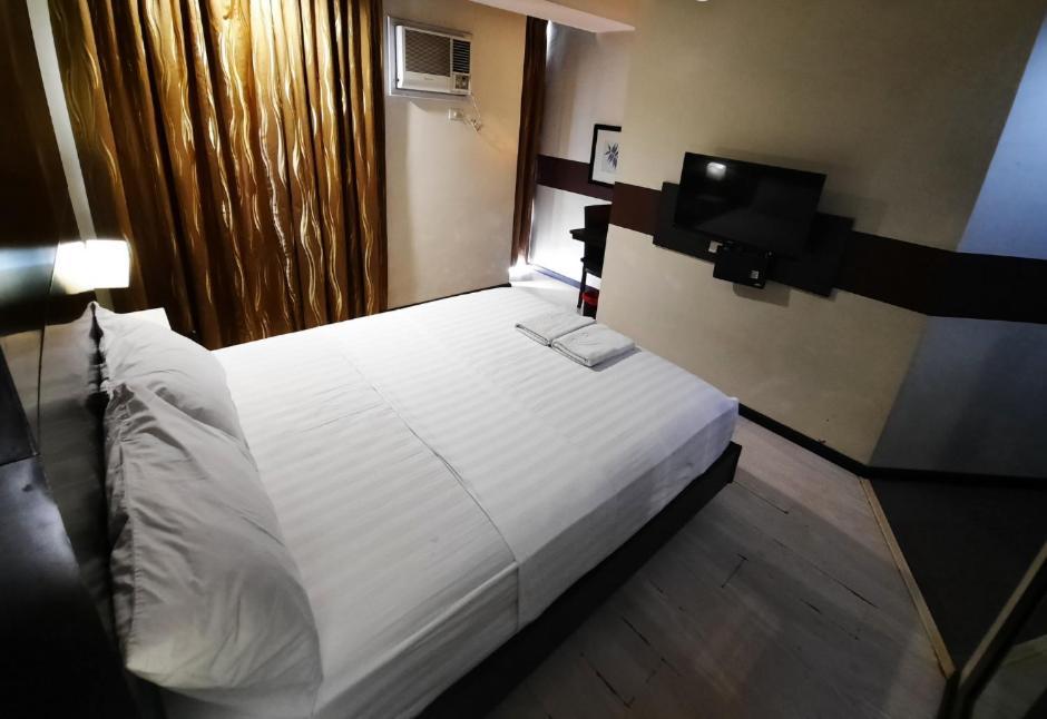 Lorenzzo Suites Hotel Makati Макати Экстерьер фото