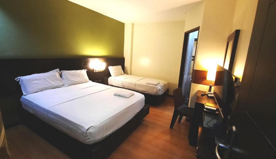 Lorenzzo Suites Hotel Makati Макати Экстерьер фото