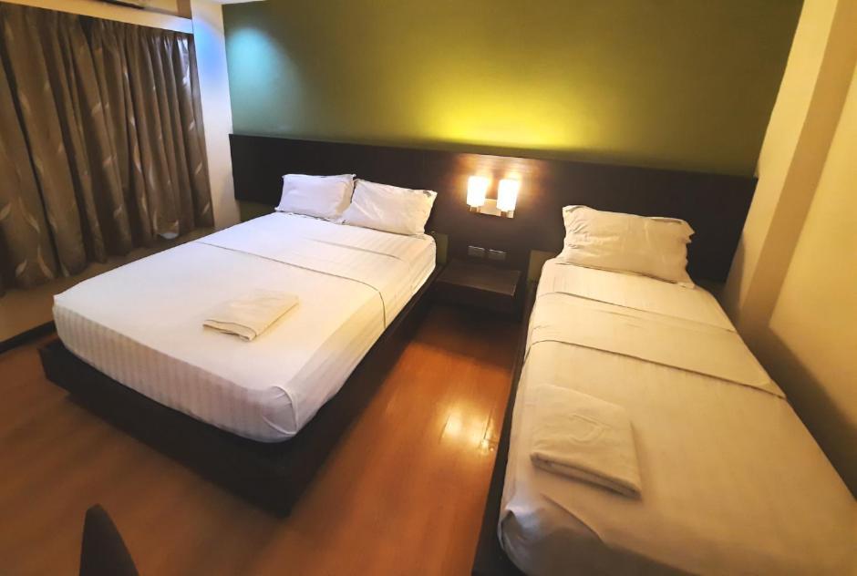 Lorenzzo Suites Hotel Makati Макати Экстерьер фото